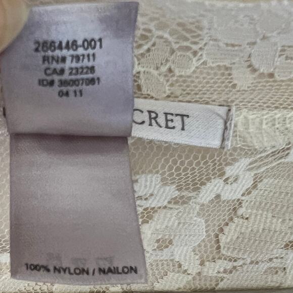 Victoria’s Secret Cream Lace Robe Size XS - Picture 6 of 6